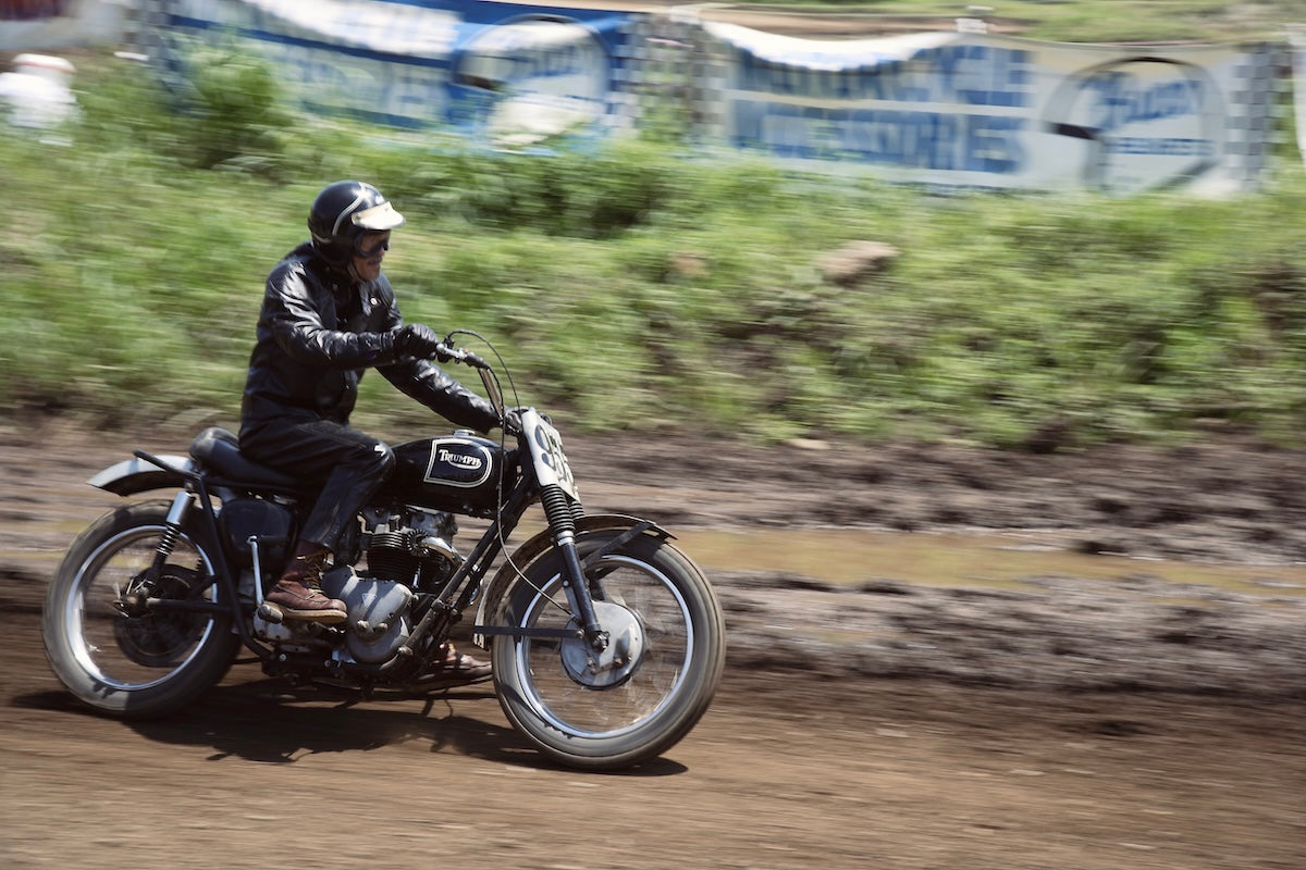 This faithful reproduction of Steve McKune's personal Triumph 1961 TR-6 has been crafted by TRIDE MOTORCYCLE, based in Edogawa Ward, Tokyo. Featuring a genuine 1952-53 Triumph T100RR tank, a Bates seat, a single-hub engine manufactured from late 1954 to early 1958, front drum brakes with air scoops, a Bud Ekins-designed exhaust pipe, and a Johnson Motors racing cam inside the engine, this is the ultimate Scrambler for any enthusiast.