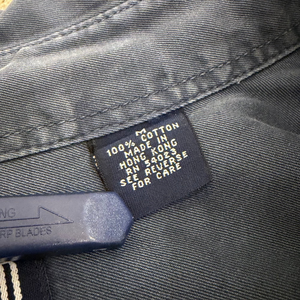 GAPのボタンダウンシャツ