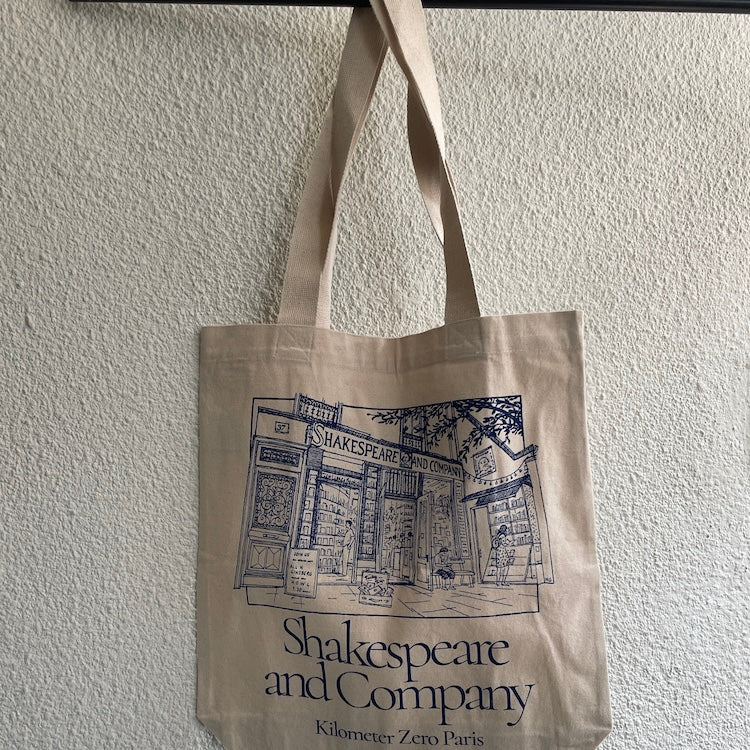 〈Shakespeare and Company〉のトートバッグ（パリ土産）を1名さまに。メンバーシップ限定読者プレゼント。