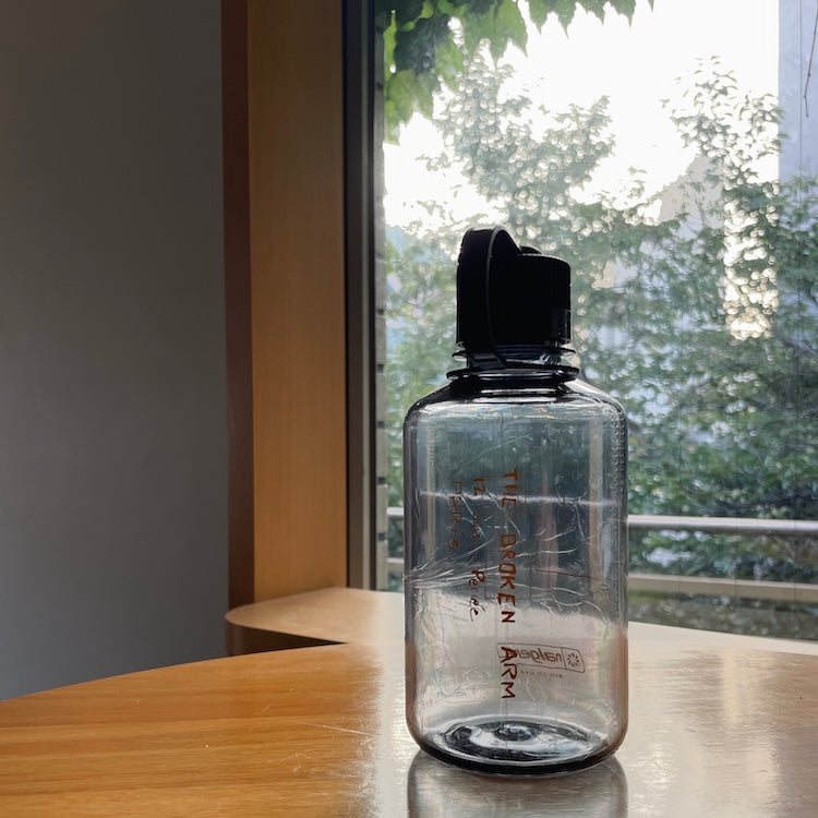 〈THE BROKEN ARM〉×〈Nalgene〉のウォーターボトル 0.5リットル（パリ土産）を1名さまに。メンバーシップ限定読者プレゼント。