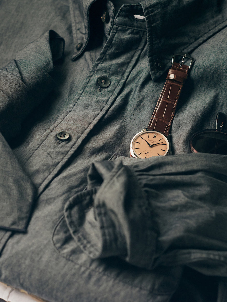 〈Engineered Garments〉Shirt ¥36,300, Tie ¥9,900 (Engineered Garments), 〈Needles〉×〈Factory 900〉Sunglasses ¥60,500 (Nepenthes)