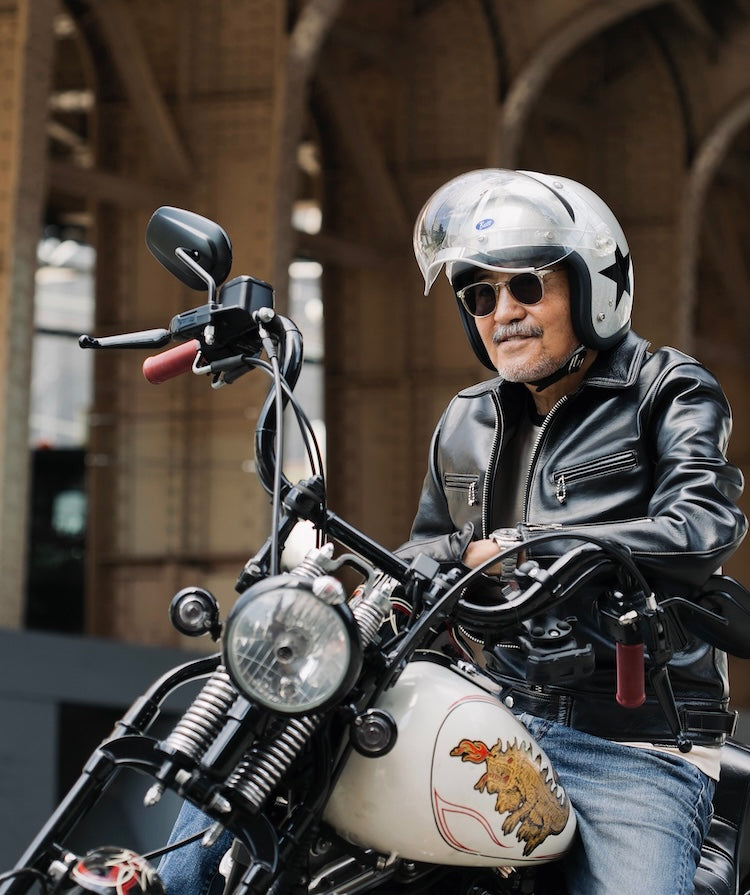Okamoto-san turns 72 this year. He still rides vintage bikes and continues to work on craftsmanship. Just like his beloved leather goods, the coolness that comes with age is priceless.