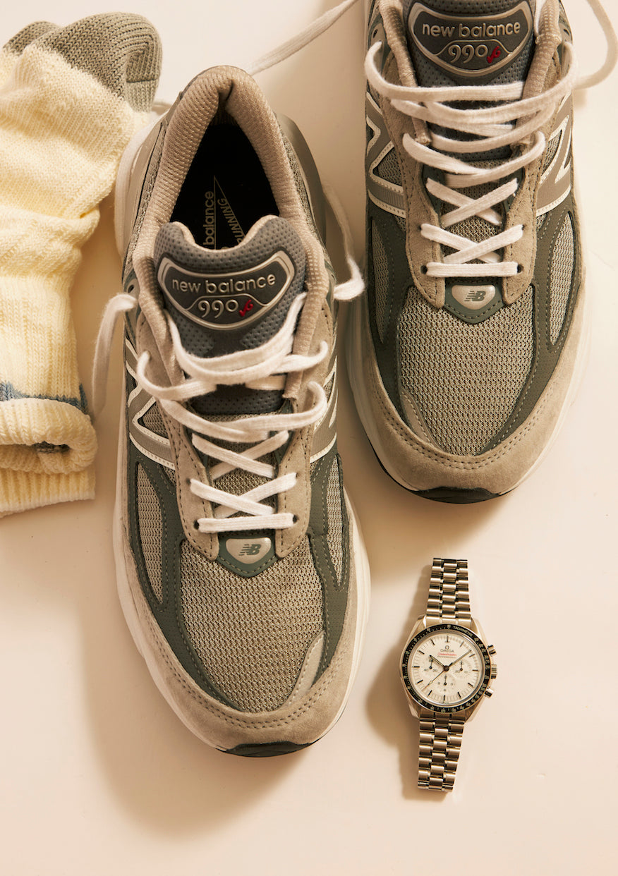 New Balance sneakers, ¥36,300 (New Balance Japan Customer Service Center), socks, personal belongings of the editorial department