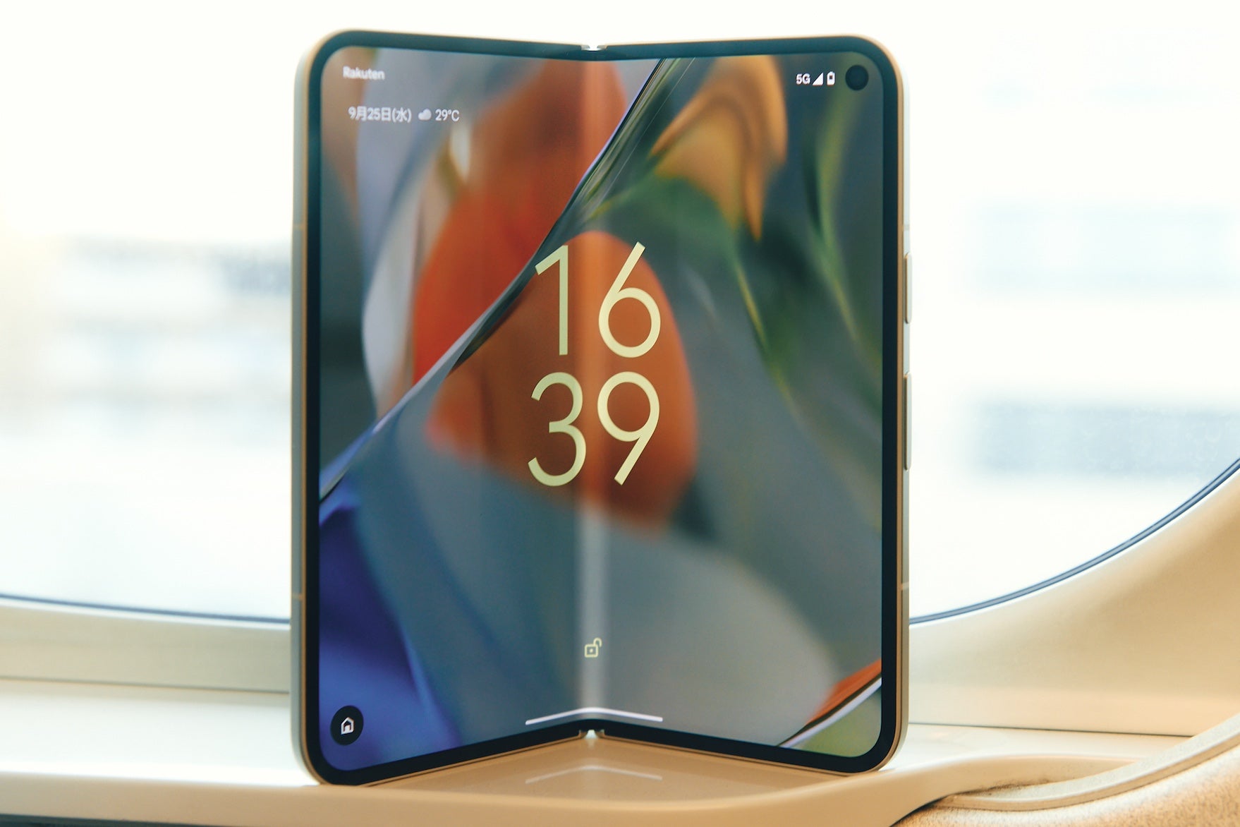 〈グーグル〉Pixel 9 Pro Fold 256GB ¥257,500、512GB ¥277,500（グーグル・ジャパン）