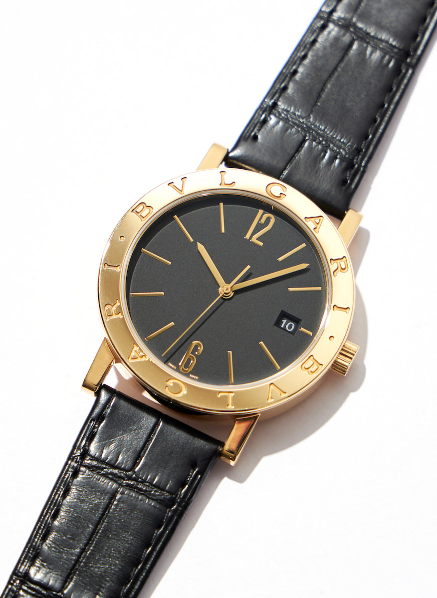 The inscription on the bezel references inscriptions on ancient Roman coins, and a double logo surrounds the dial.