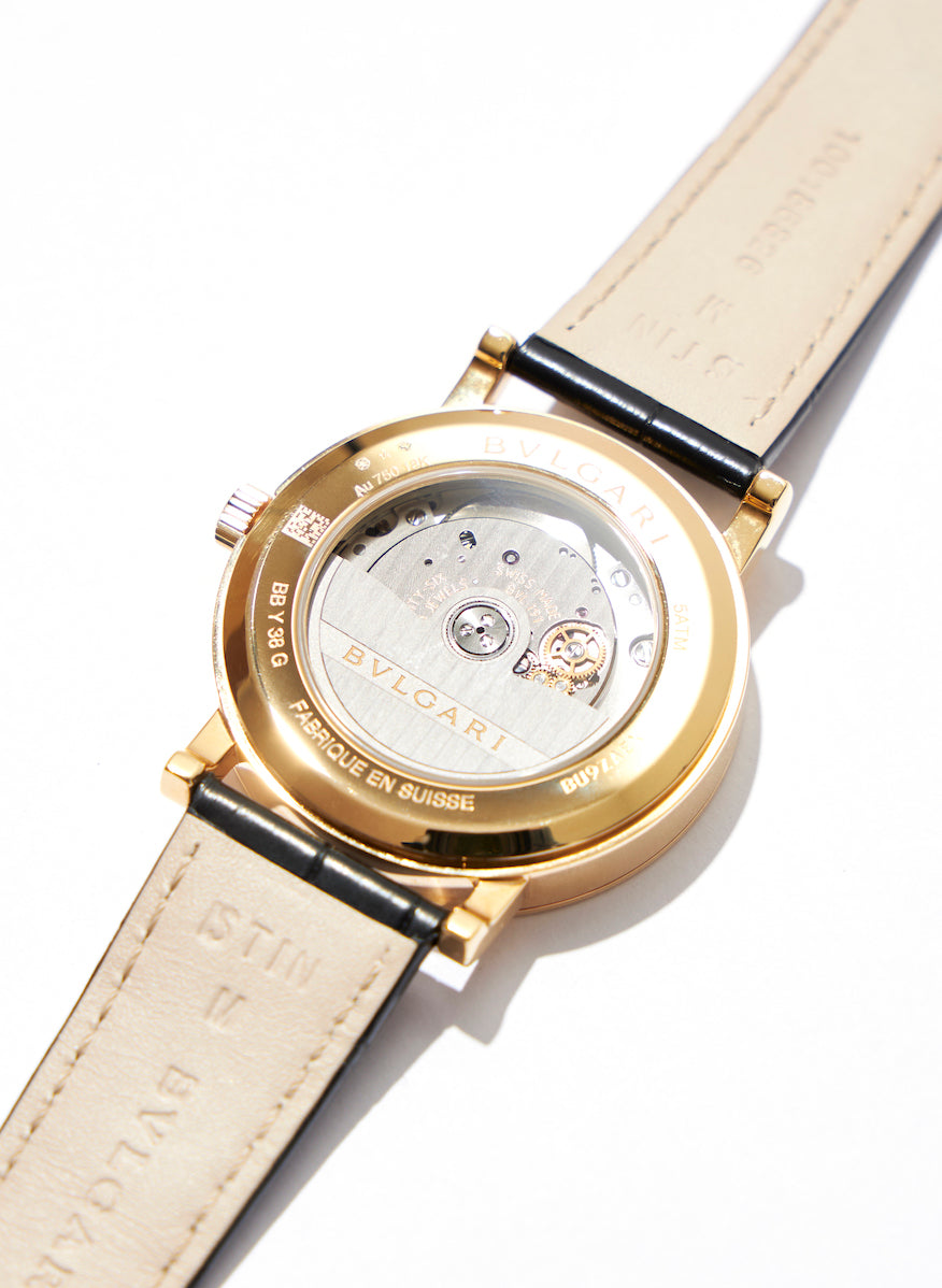 The see-through case back reveals the in-house manufactured automatic mechanical caliber BVL 191.