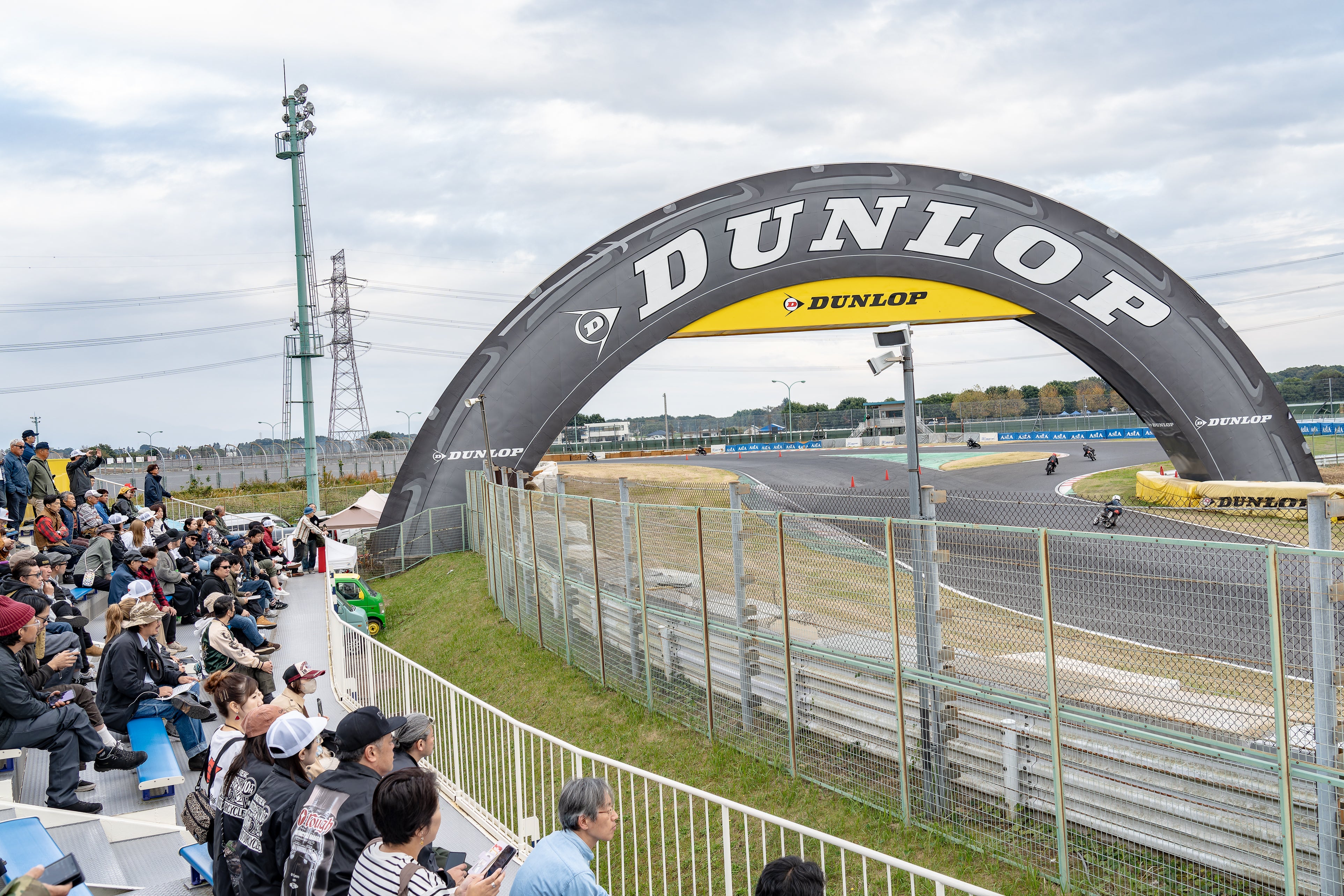 The tension of the circuit where serious competition is taking place is sure to be felt by the spectators. In the Reiwa era, where electric cars and other vehicles are on the rise, the opportunity to see vintage bikes, especially racers, is a special one.