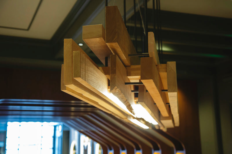 The lighting, made by Asahikawa Furniture using recycled materials produced during the furniture manufacturing process, allows you to enjoy the various expressions of wood.