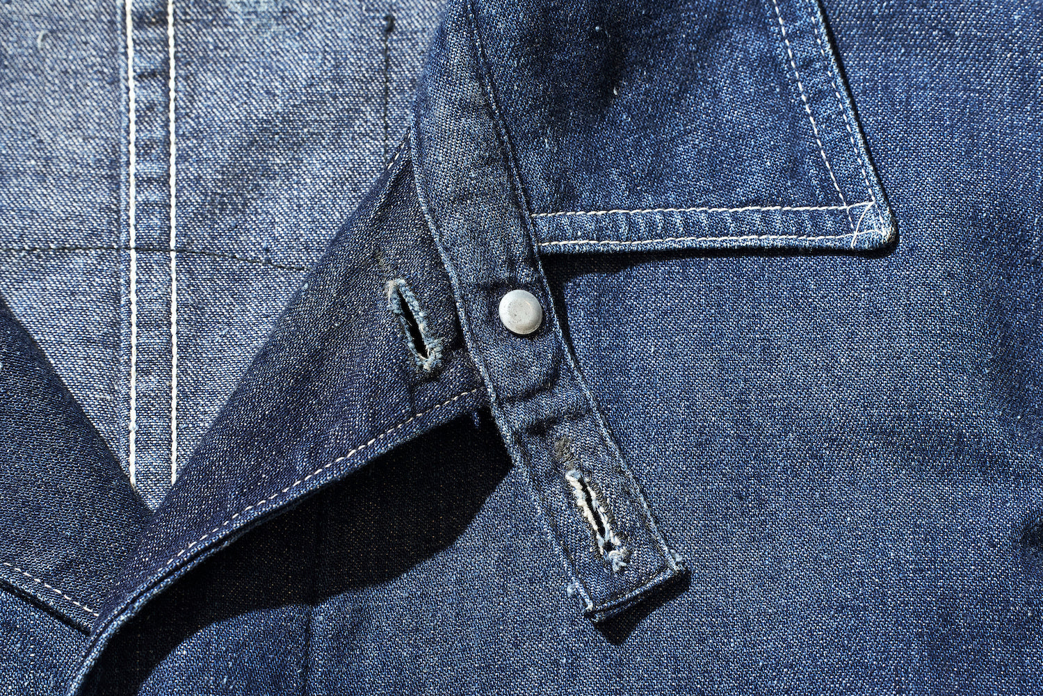 Unlike typical wartime model coveralls, this one has a chin strap and a narrow stand-up collar, which is a classic touch.