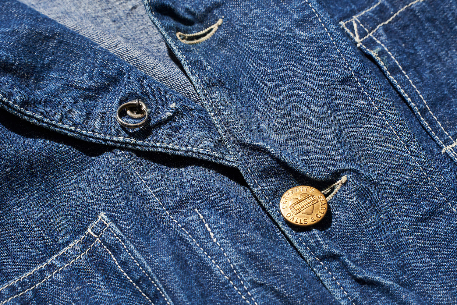 There are various theories as to why this is, but the change button was designed to be removable so that clothes would not get damaged when washed. This particular model has a heart mark and a passenger car design.