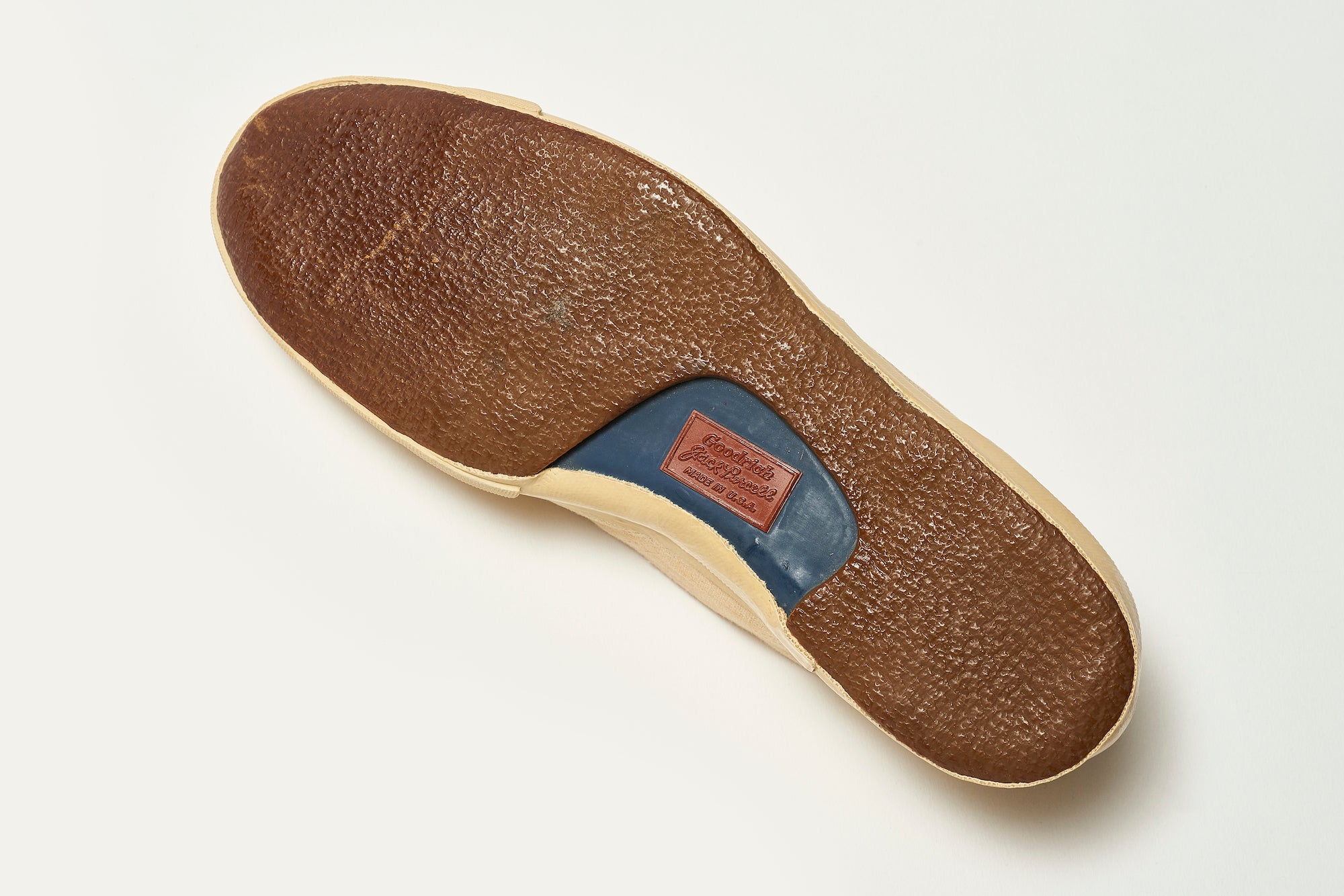 The outsole has a significantly different design from later models. 