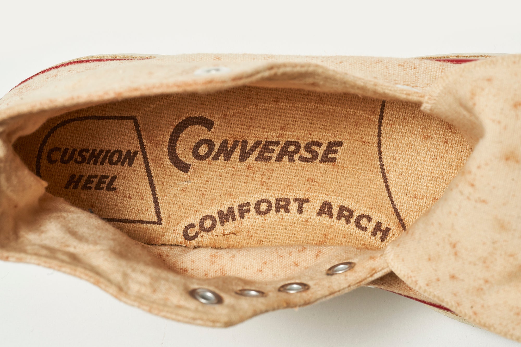 The retro insole design, which is quite different from the current design, is unique to this era. The words 