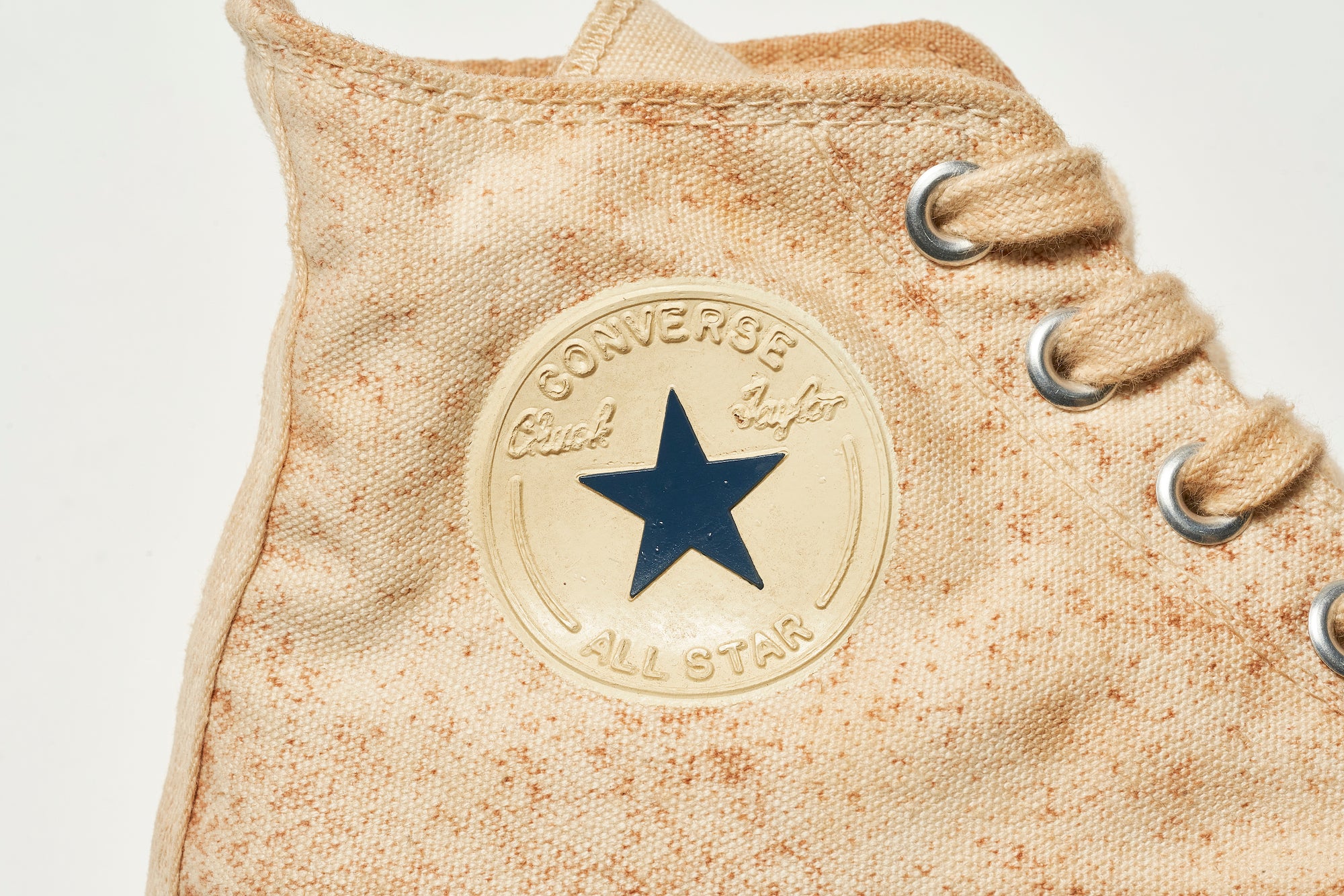 The rubber ankle patch was only used for a short period from 1959 to 1961. The letters written on it are the same as today: 