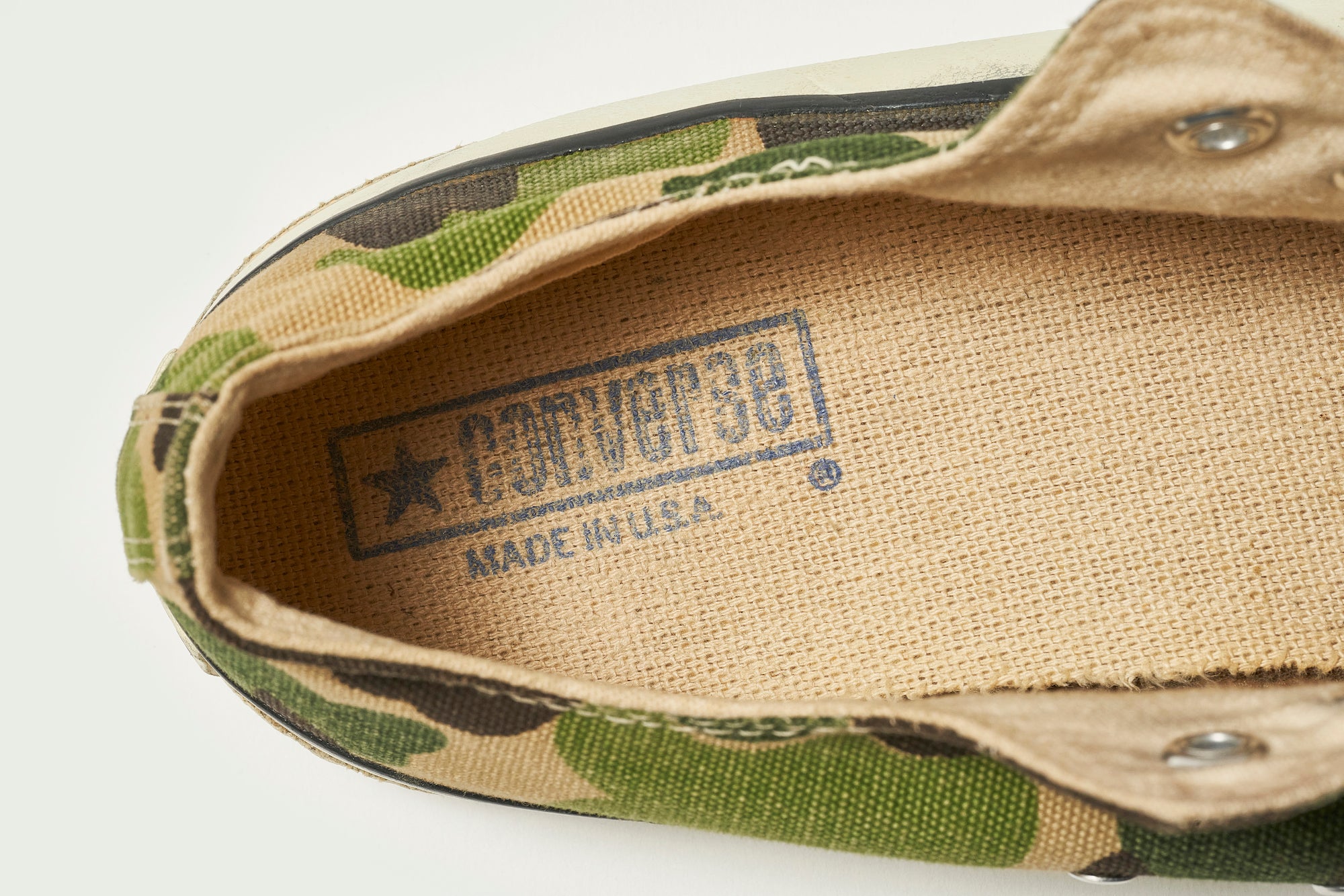 Insole with framed logo. The difference from the 70's logo is that it is done in a single color of blue.