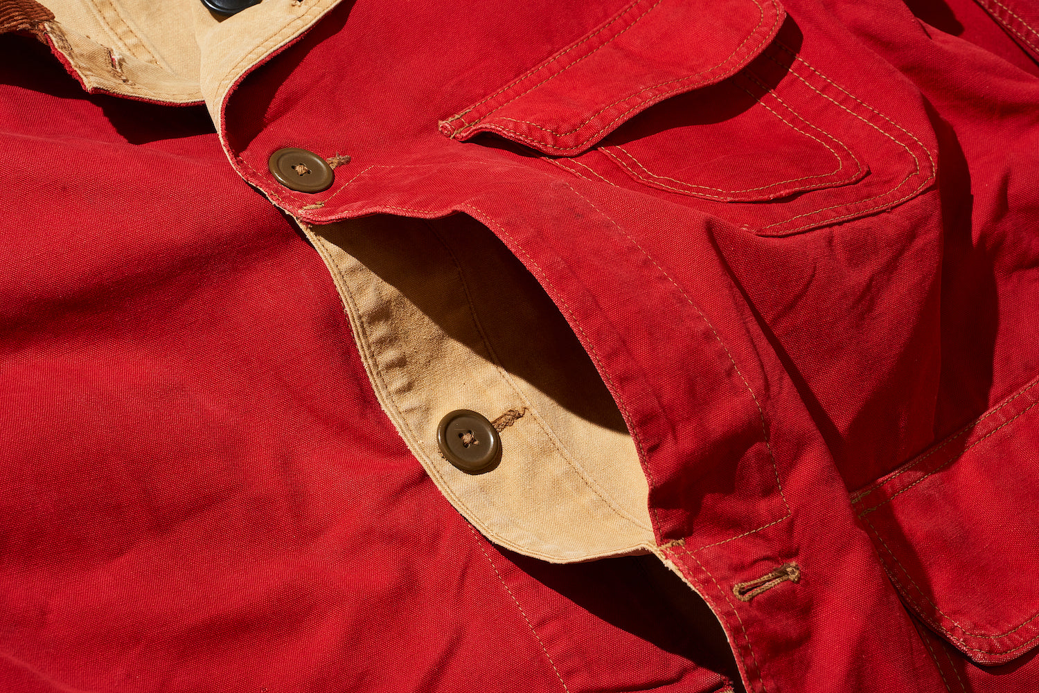 The front flap is wide so that it can be used as a game pocket.