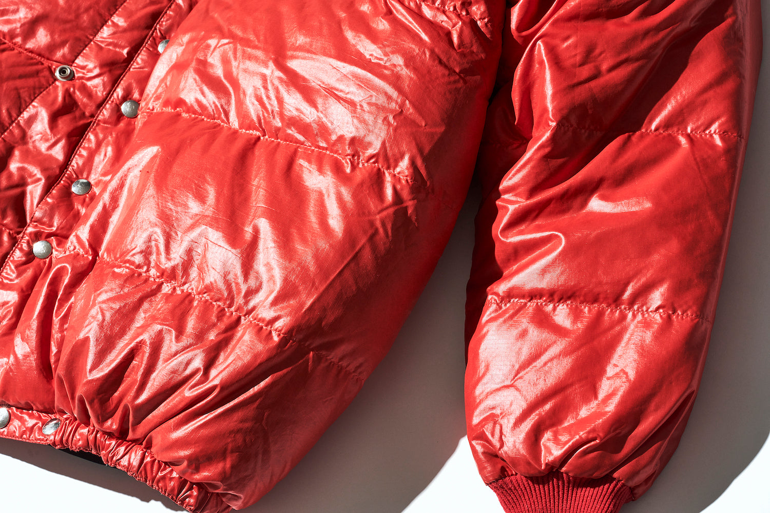 There are no hand warmer pockets, likely because it is intended to be worn over a jacket.