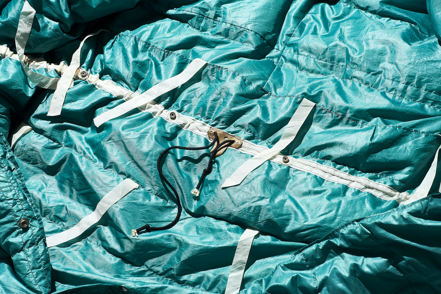 Inside you can see an adjuster belt for precise fit adjustment.