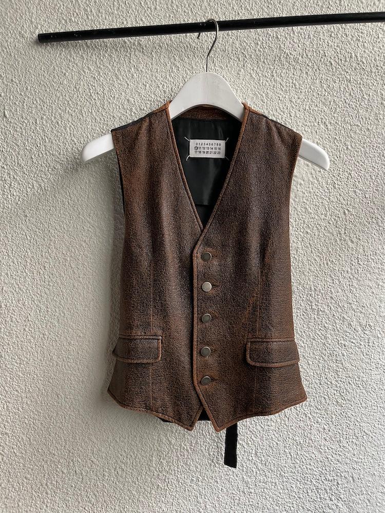 Faux leather vest from Martin Margiela. Starting price is ¥10,000.