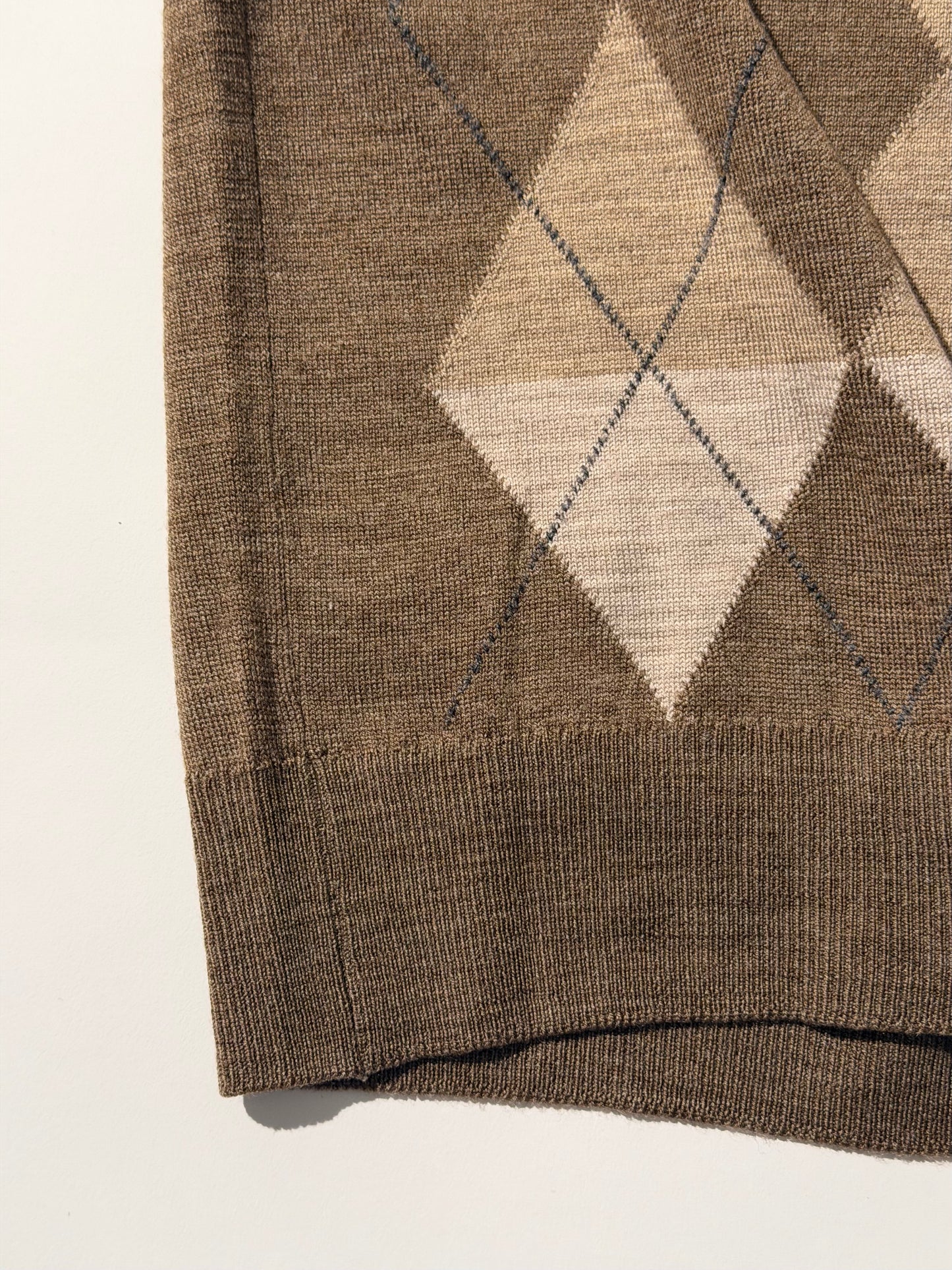 フイナム編集部：MARUZEN by JOHN SMEDLEYのニット