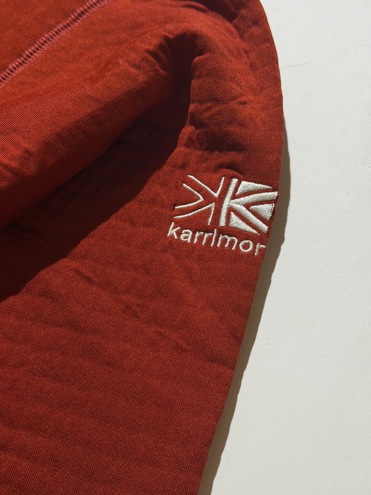 フイナム編集部：KARRIMORのパーカ