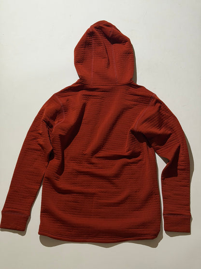 フイナム編集部：KARRIMORのパーカ