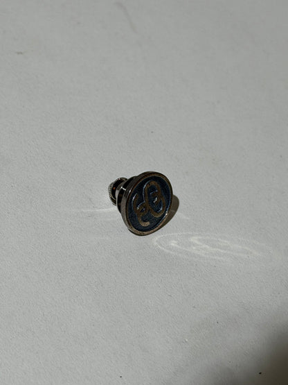 フイナム編集部：Stussy × JAM HOME MADEのピンバッジ