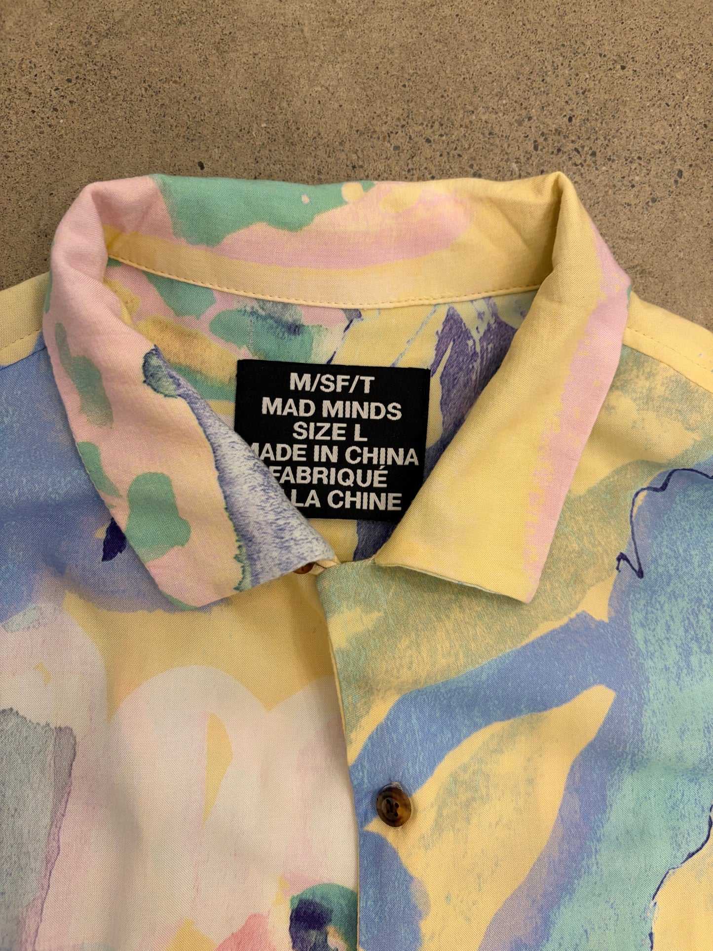 M/SF/Tのシャツ