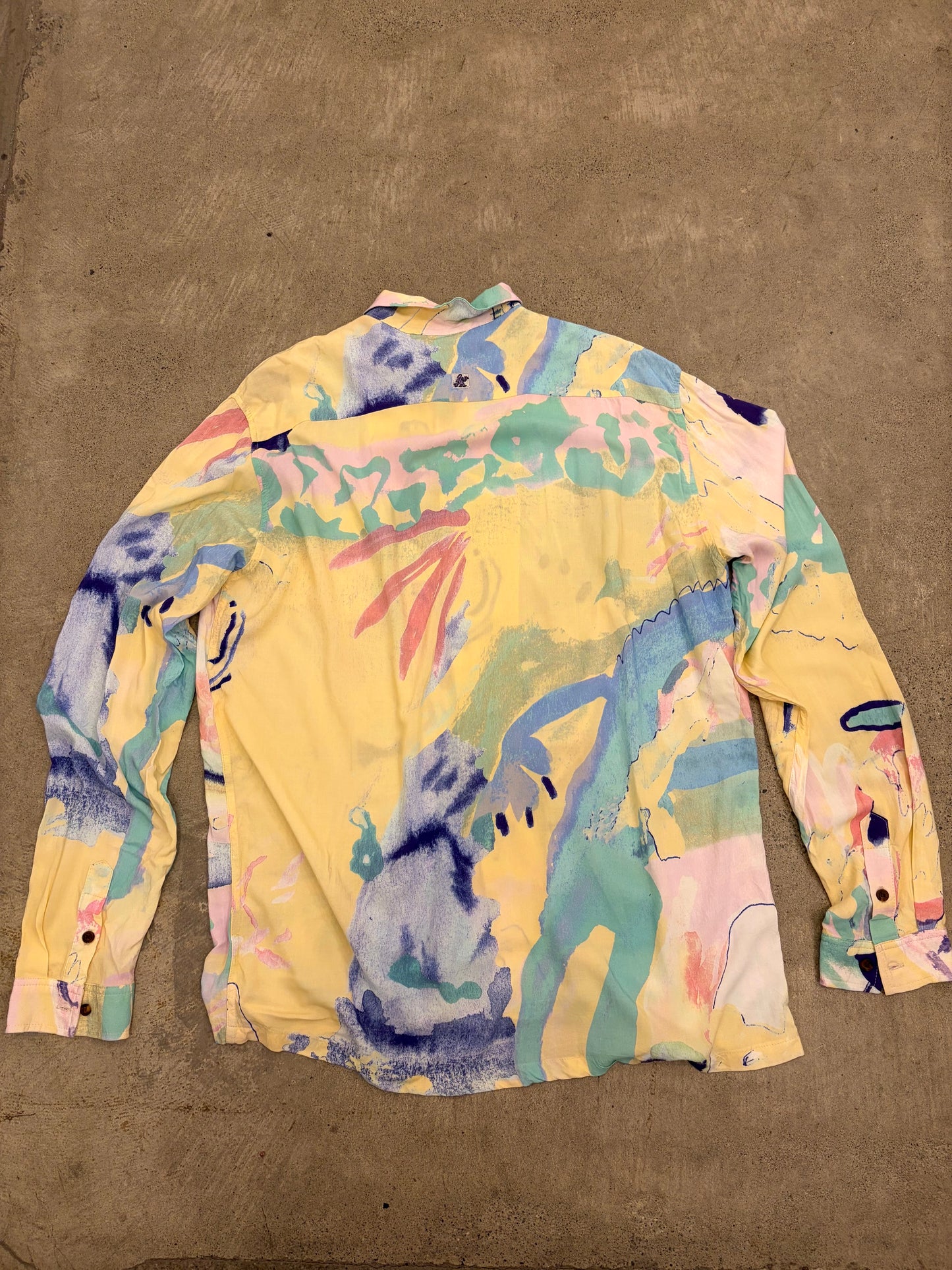 M/SF/Tのシャツ