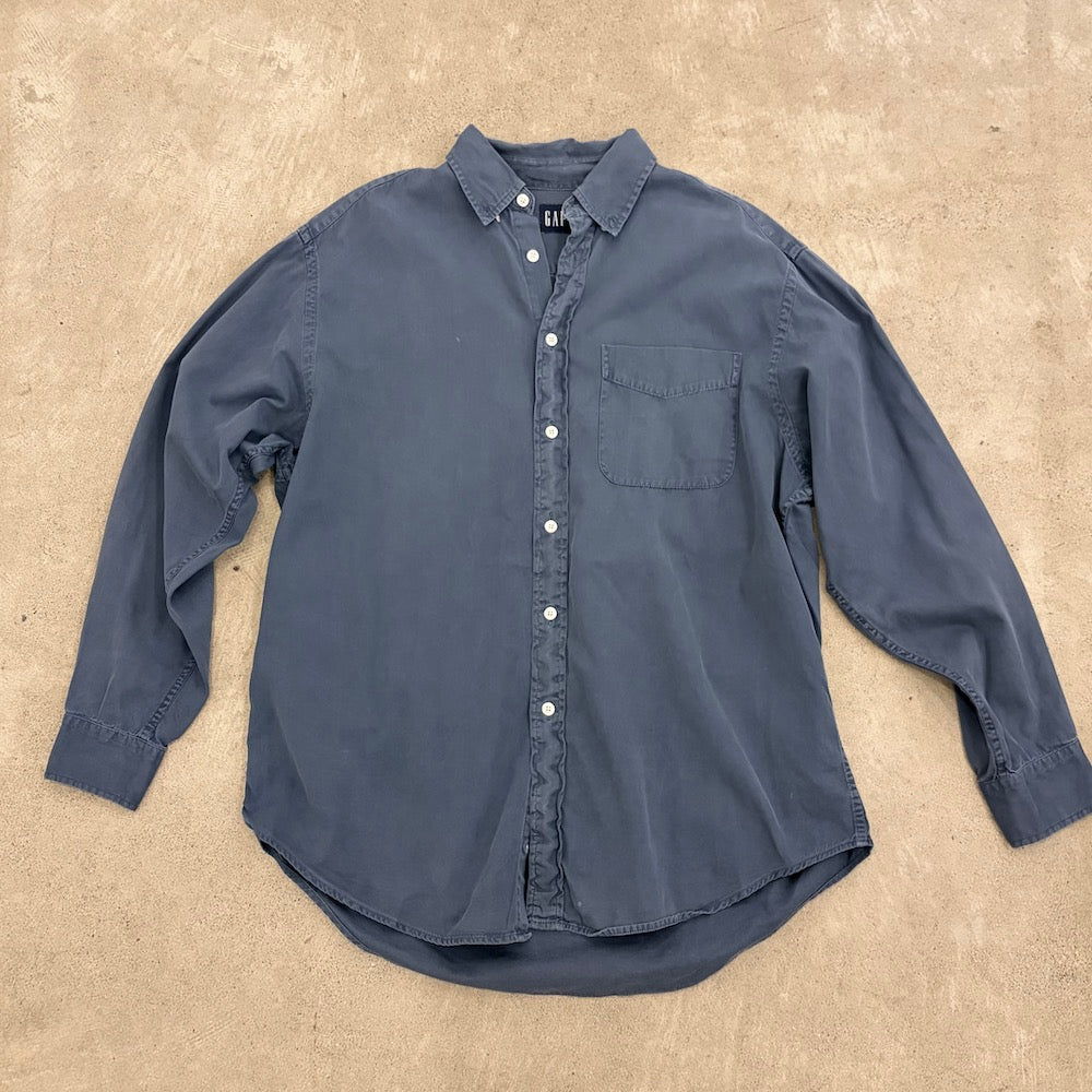 GAPのボタンダウンシャツ