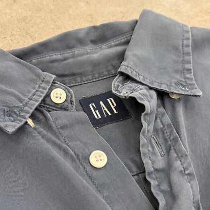 GAPのボタンダウンシャツ