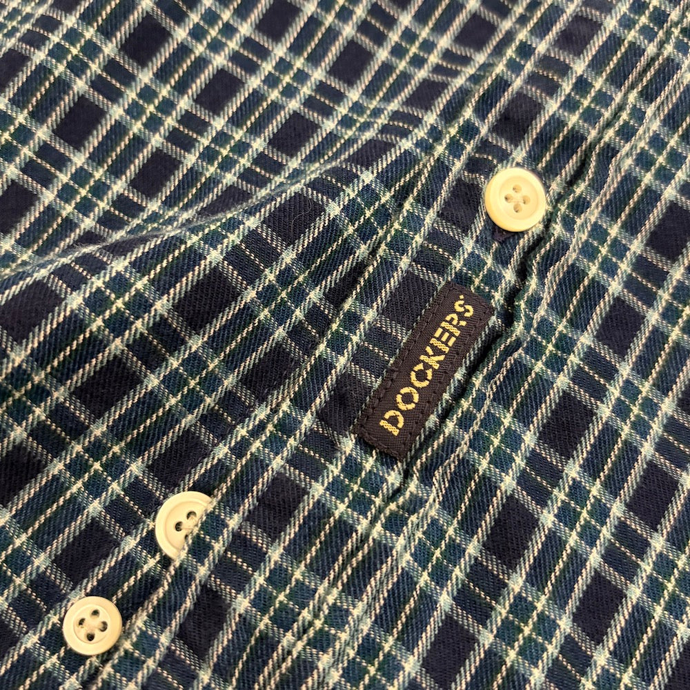 DOCKERSのボタンダウンシャツ