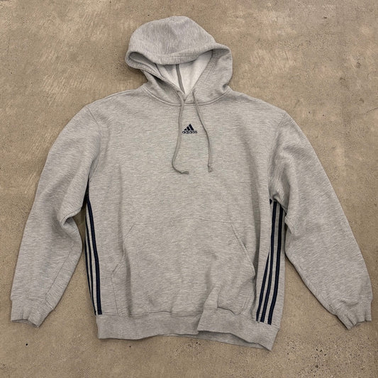 adidasのフーディ