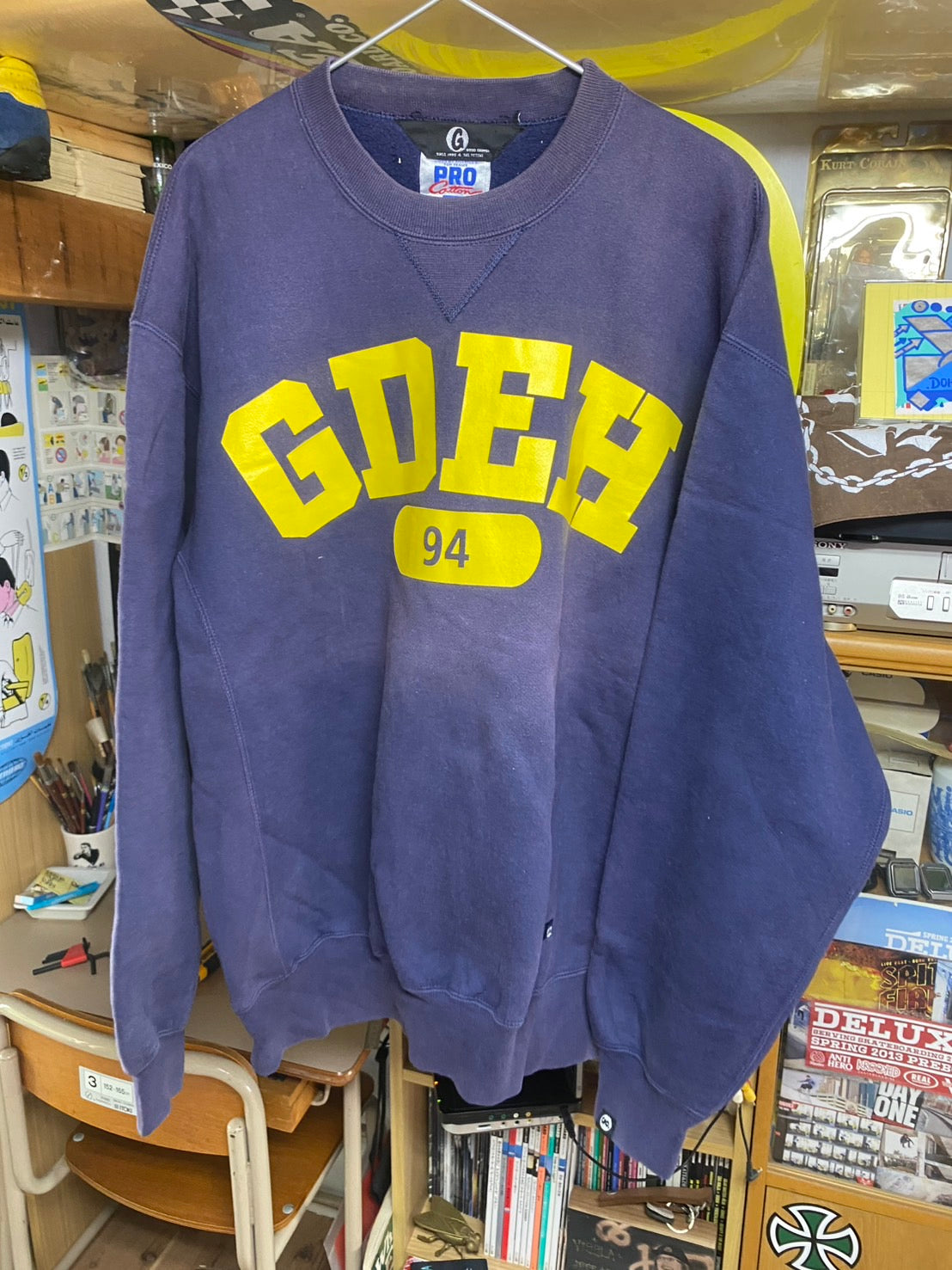 とにかく〈グッドイナフ〉が好きだったので、TシャツとロンTのアンサンブルやニットやフリースなどなど、かなりの数を購入し現在でも大切に保管。当時の加藤さんにとって、渋谷＝〈グッドイナフ〉と言っても遜色のないコレクションです。