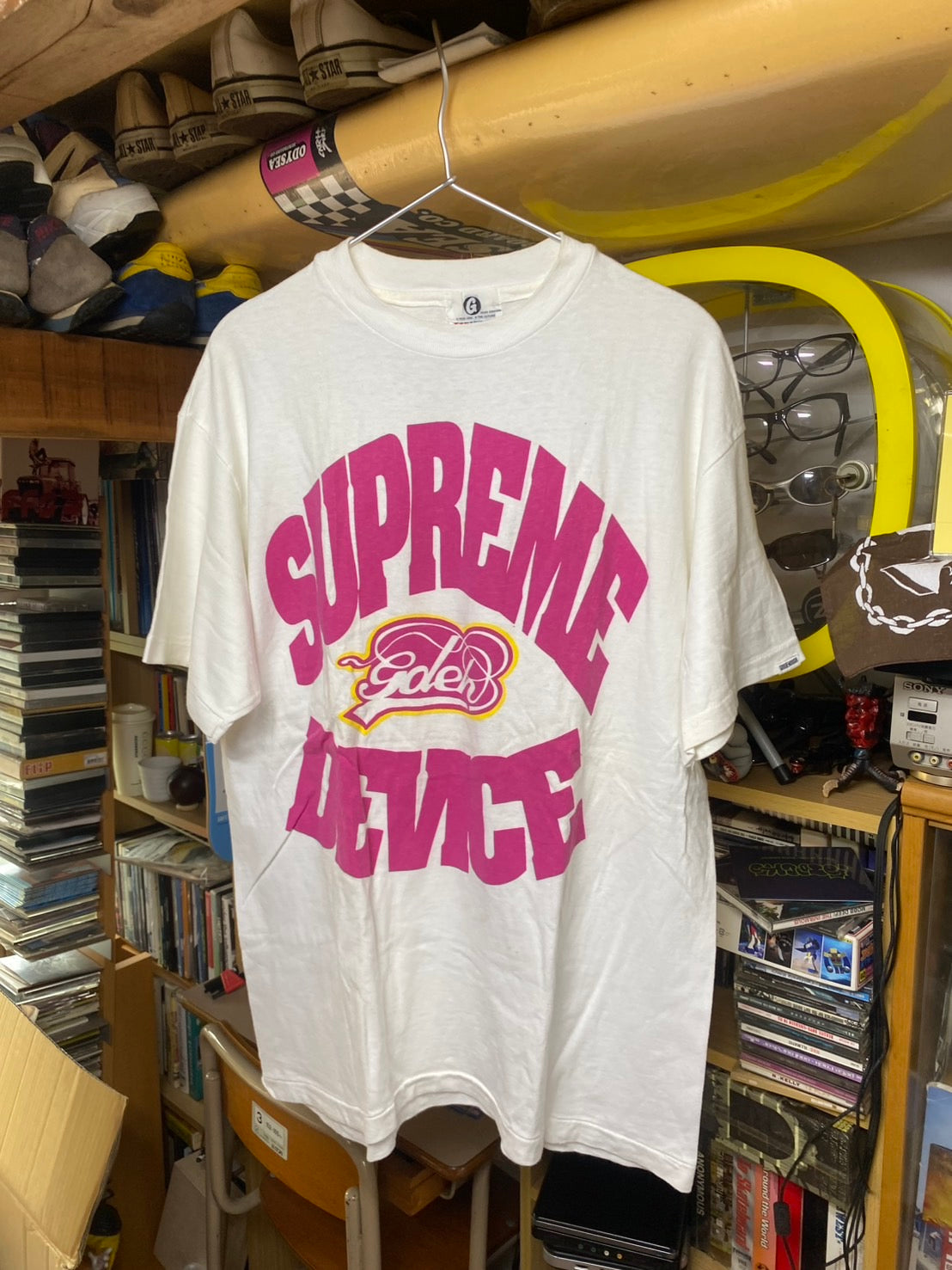 当時買い集めた〈グッドイナフ〉のTシャツコレクションの一部。圧倒的に白ボディが多いことからも、時代と加藤さんの趣向を感じます。