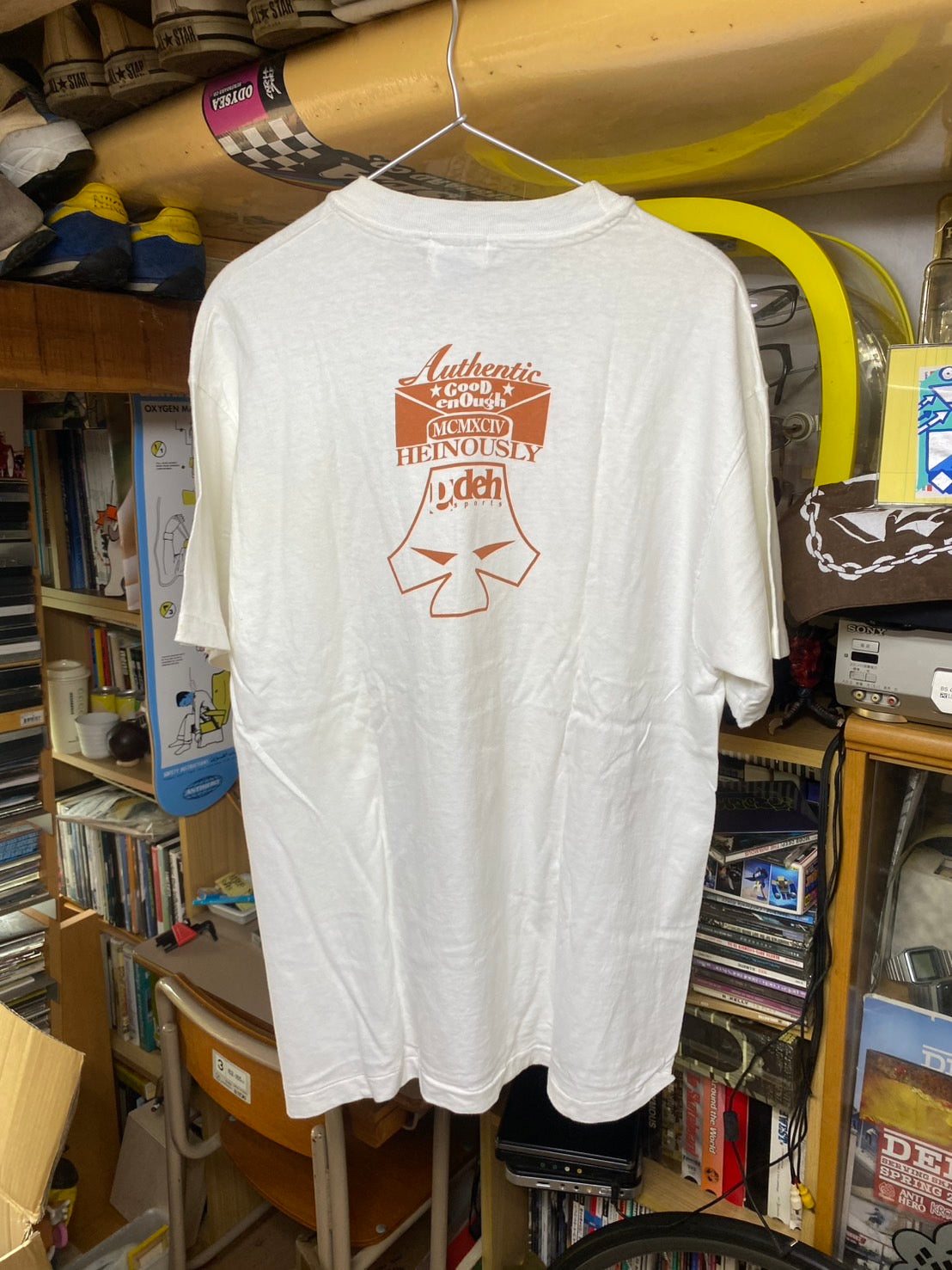 当時買い集めた〈グッドイナフ〉のTシャツコレクションの一部。圧倒的に白ボディが多いことからも、時代と加藤さんの趣向を感じます。