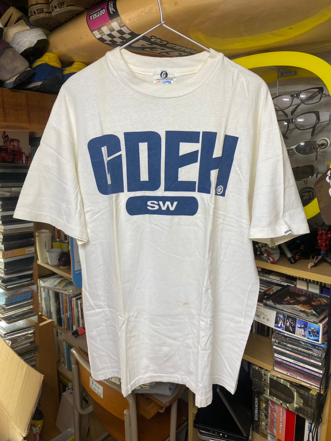 当時買い集めた〈グッドイナフ〉のTシャツコレクションの一部。圧倒的に白ボディが多いことからも、時代と加藤さんの趣向を感じます。