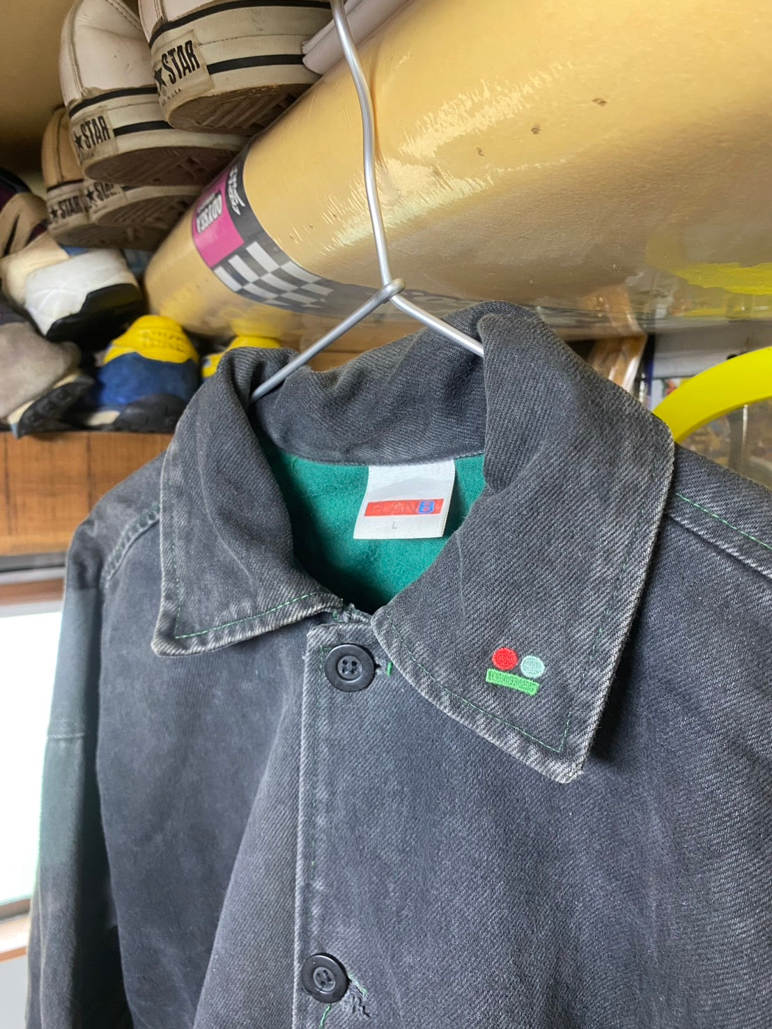 「イーエム」で購入した〈プランビー〉のジャケットや、詳細不明なボンテージパンツ風のパンツなど。こういった雑多なセレクトのセンスが、加藤さんへ少なからず影響を与えたハズ。