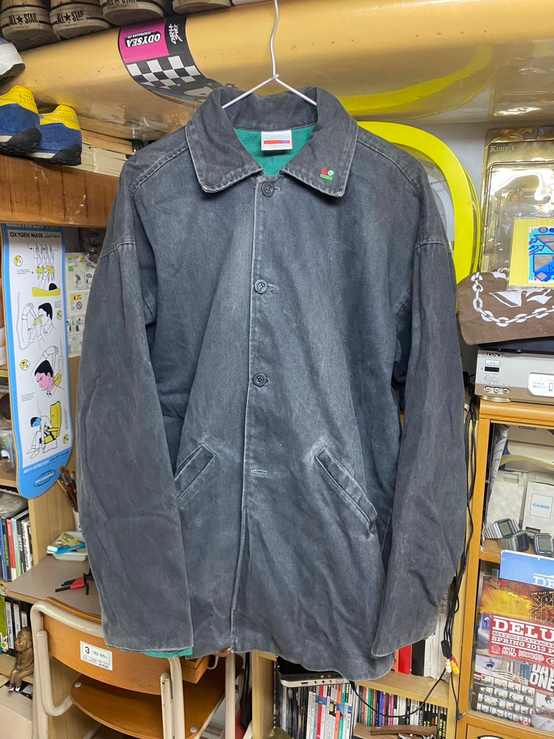 「イーエム」で購入した〈プランビー〉のジャケットや、詳細不明なボンテージパンツ風のパンツなど。こういった雑多なセレクトのセンスが、加藤さんへ少なからず影響を与えたハズ。