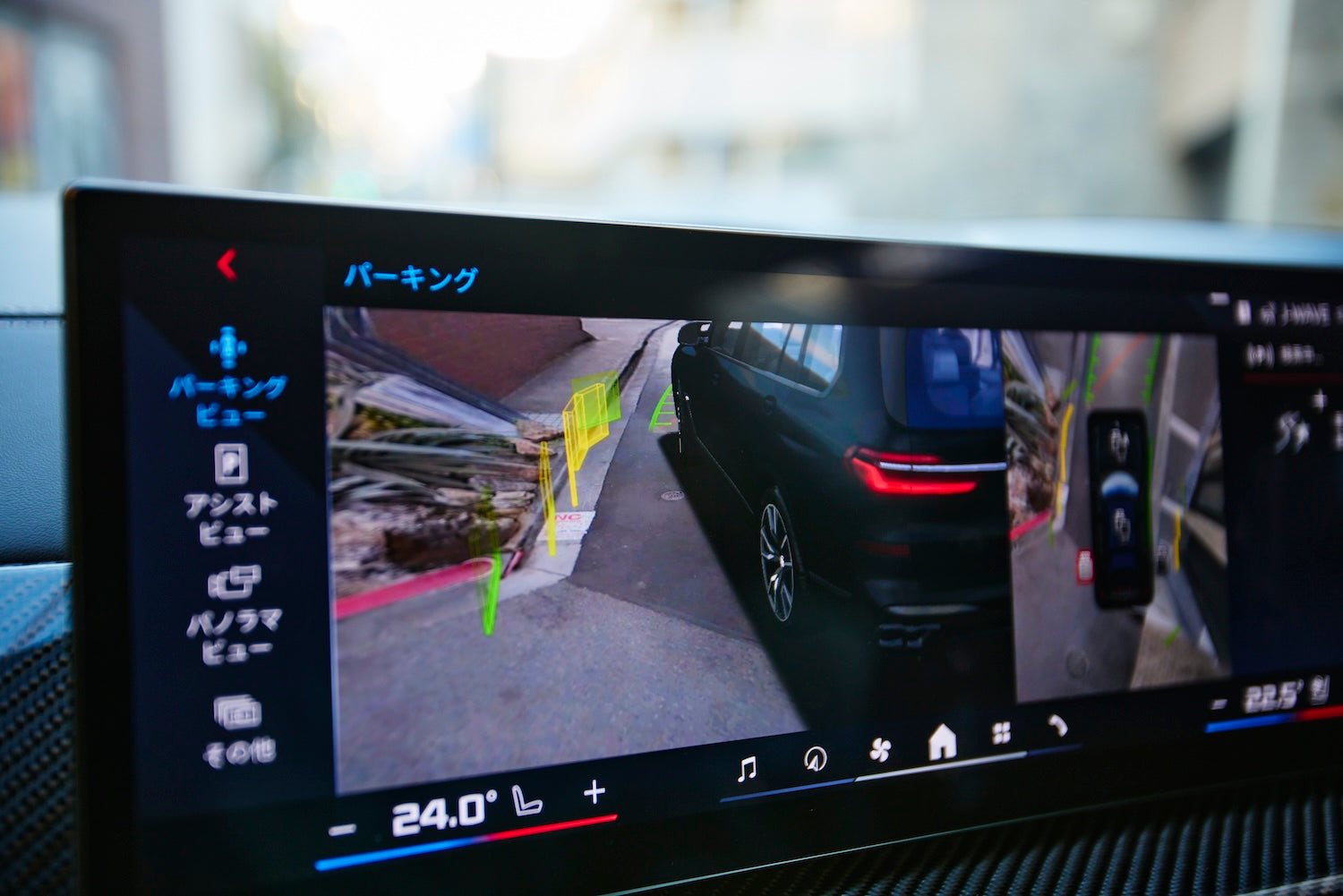 It is also equipped with an omnidirectional monitor and a rear camera. You can freely switch the viewpoint and instantly display the image of the area of interest.