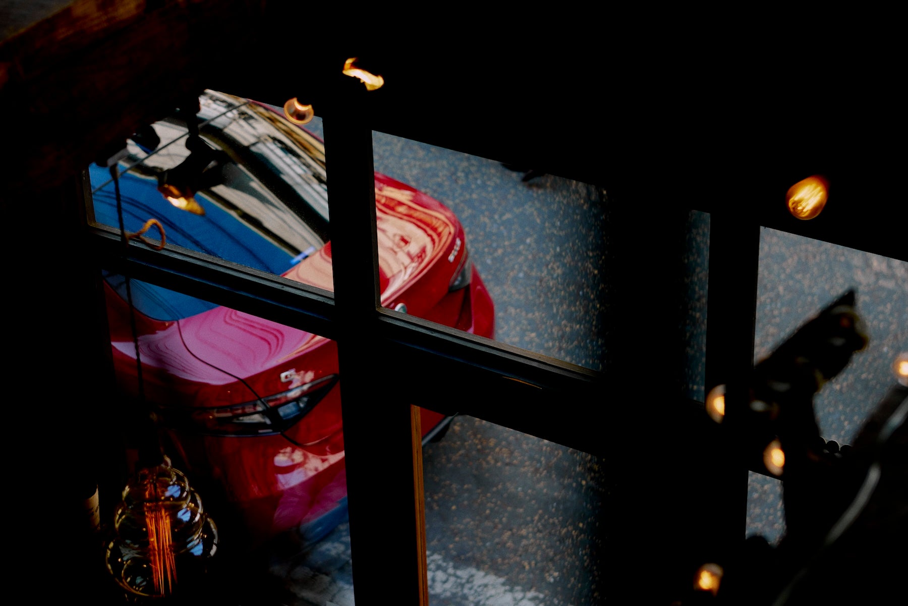 The restaurant has an exotic atmosphere and also has seating on the second floor, so you can enjoy your meal at your leisure.