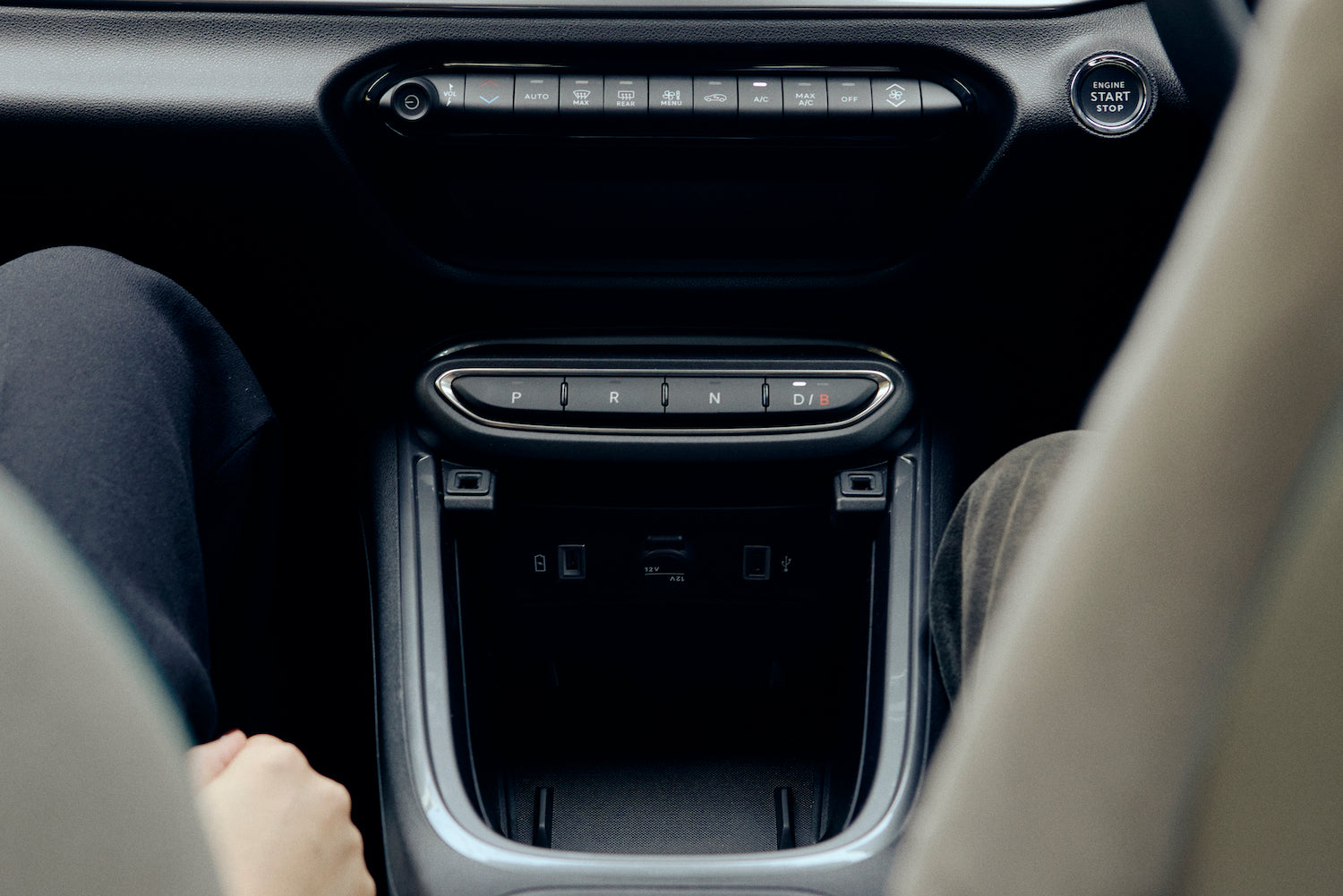 There is no shift lever, but rather a button to operate the gears.The center console is equipped with a large storage space, making it ideal for storing small items while driving.