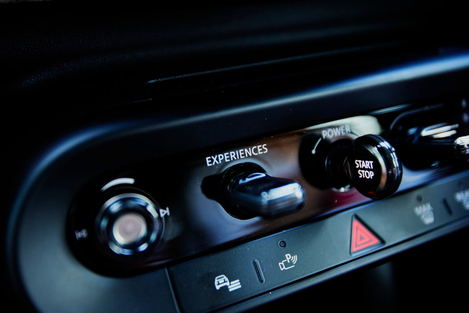The shift lever, engine start, and other controls are all intuitive, just by pressing a toggle or switch.