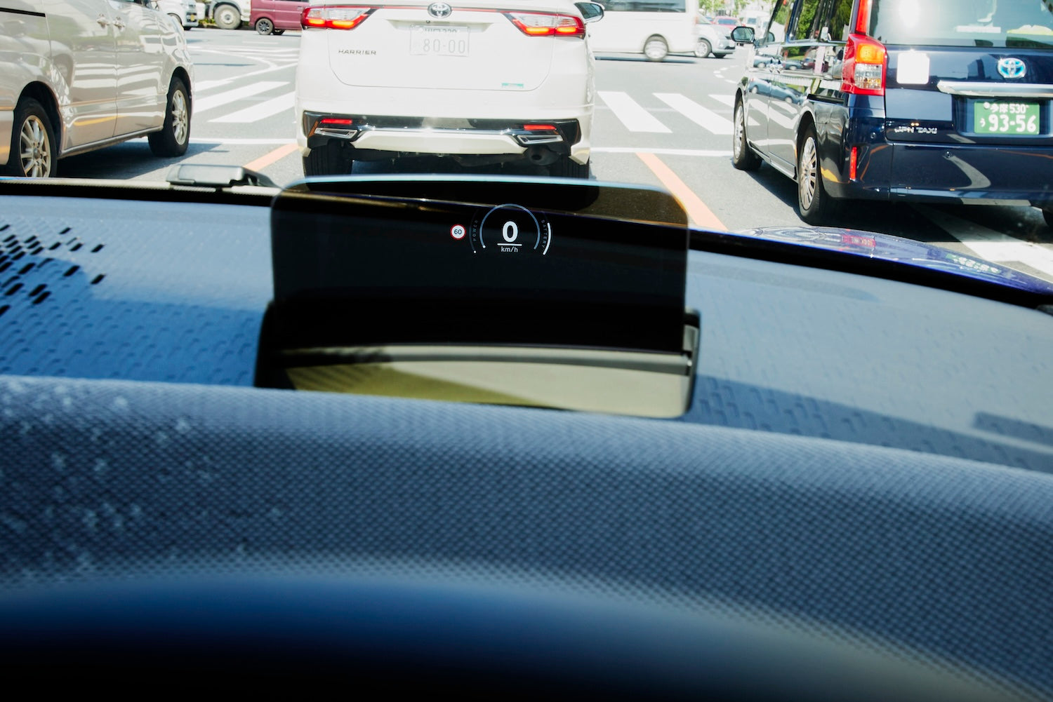 The head-up display shows important information such as speed, traffic signs and assistance systems.