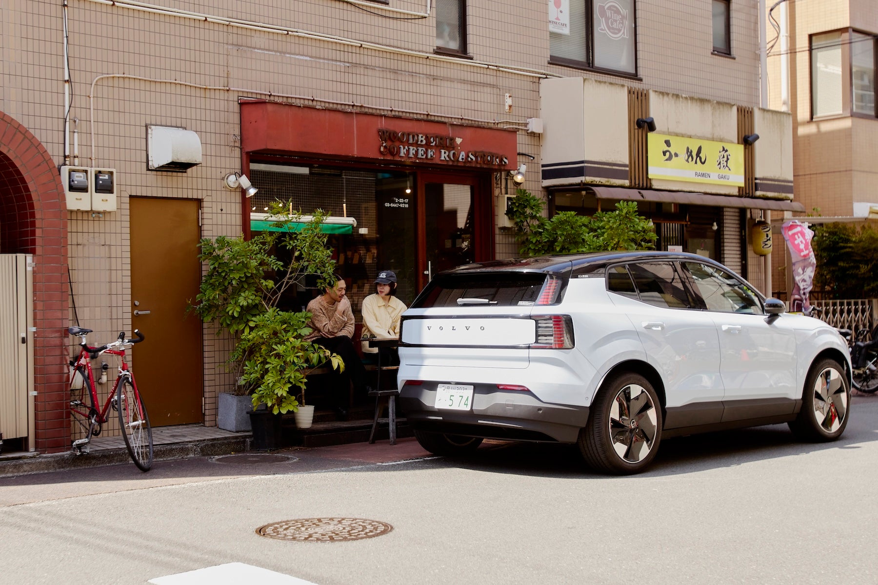 Of the materials used, approximately 25% of the aluminum, 17% of the steel, and 17% of the plastic are recycled materials.