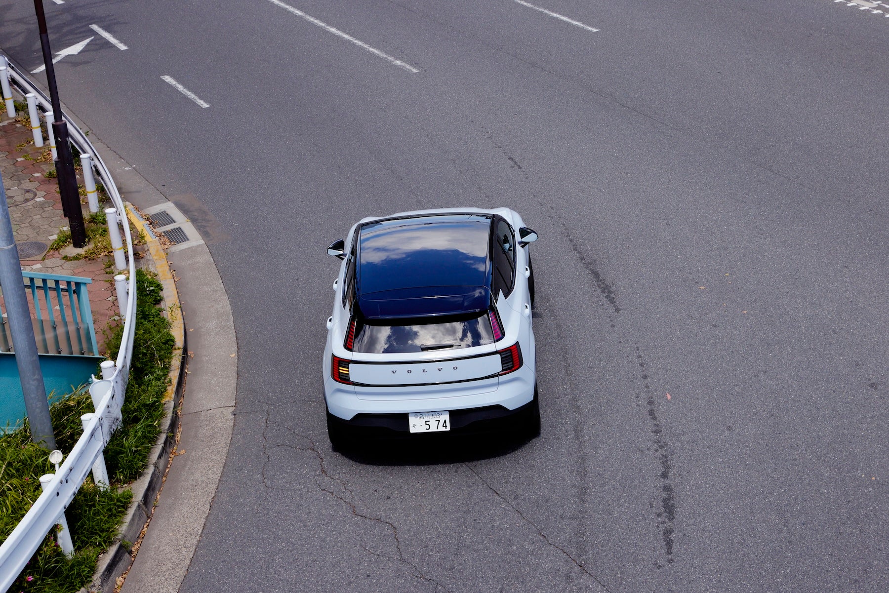 Equipped with one-pedal drive function that controls acceleration and deceleration by operating the accelerator.