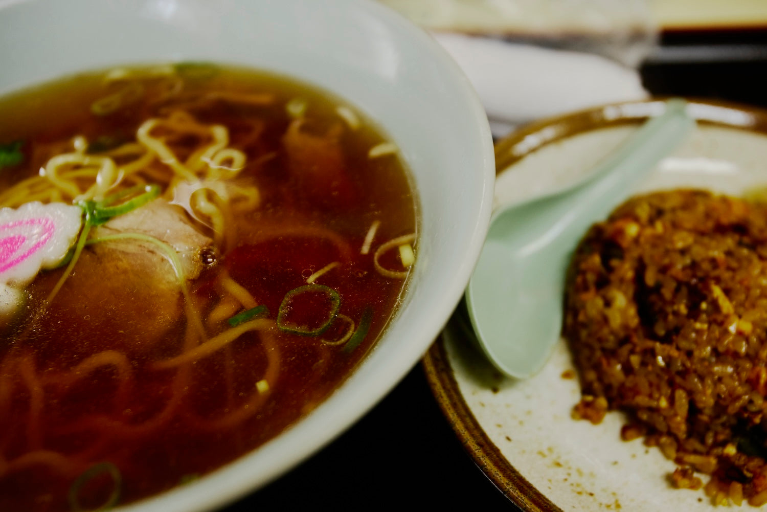 Tokio's recommendation is a set of Chinese noodles and nasi goreng. Does kimchi go well with nasi goreng?