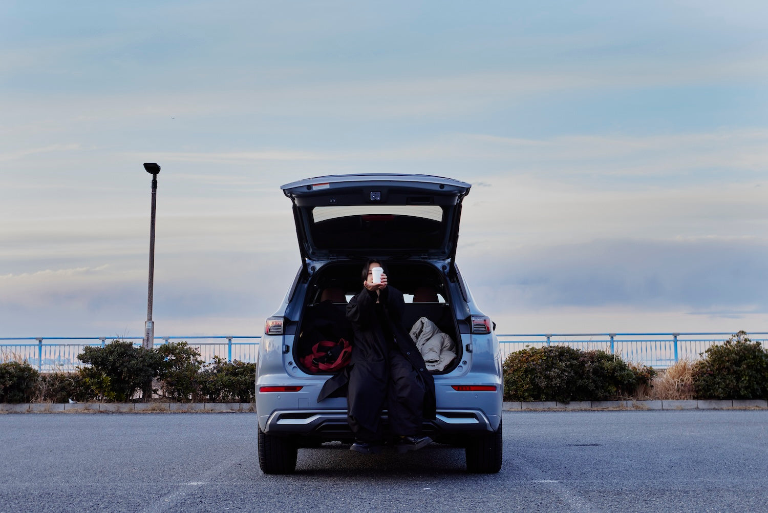 The spacious luggage space can hold four golf bags or three suitcases even when five people are riding.