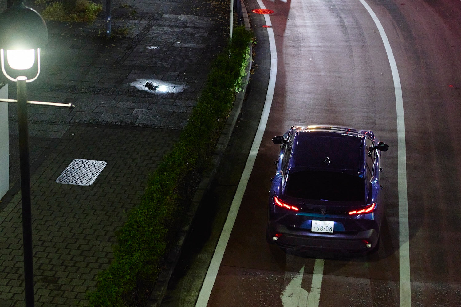 The highly rigid chassis and exquisite suspension settings provide the traditional Peugeot supple ride.