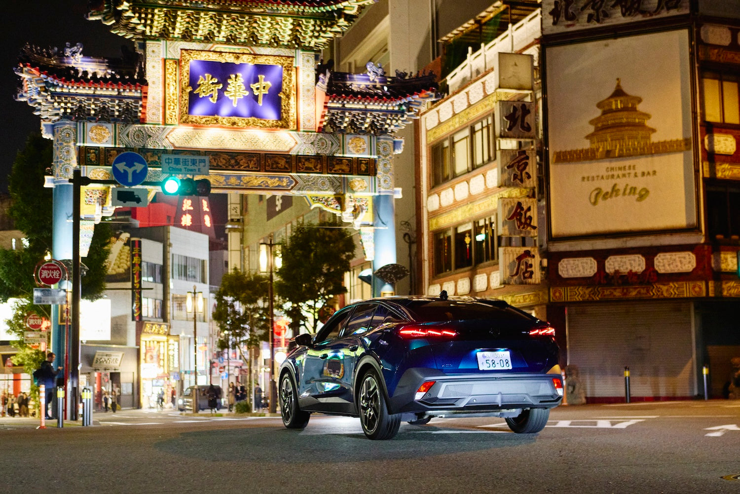 The rear LED lamps have a claw motif design, a playful touch unique to Peugeot, bearing the lion logo.