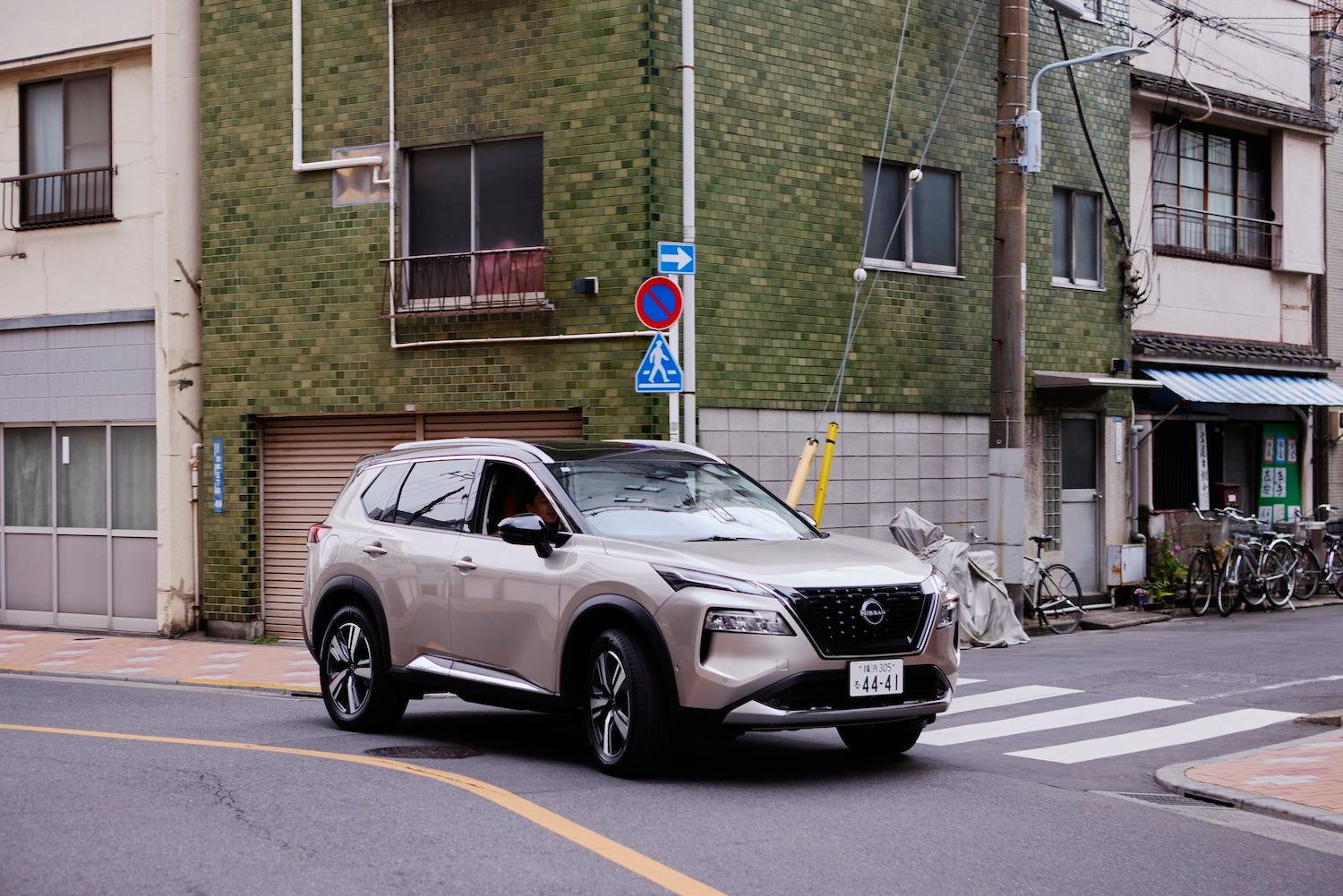 There is no problem even on narrow roads and roads with many curves. In fact, it can be said that it exerts its power.